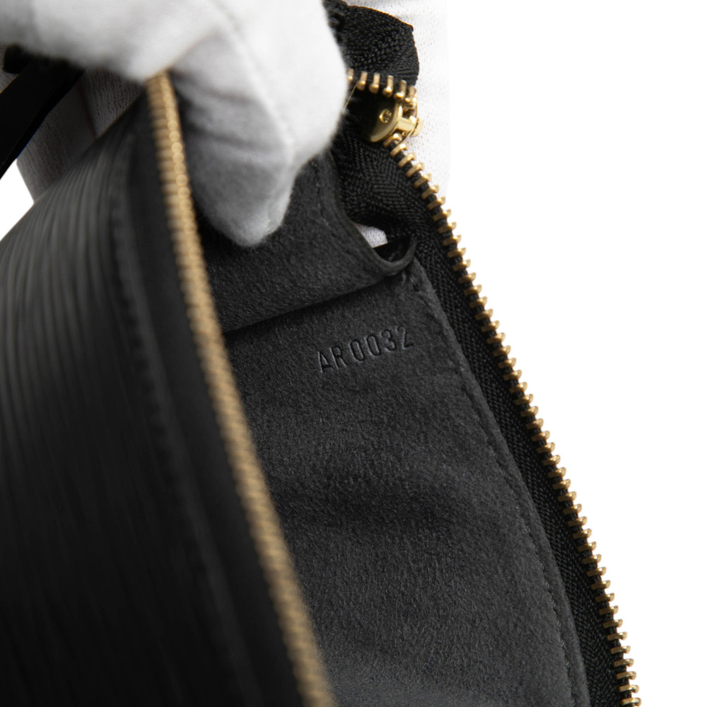 Pre-Loved Louis Vuitton Epi Pochette Accessoires - Picture 5 of 7